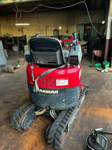 Miniescavadeira Yanmar VIO12