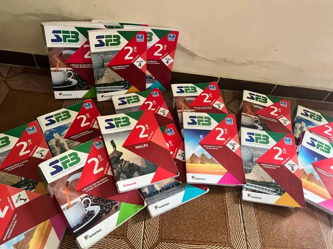 Livros Sistema Farias Brito de Ensino 2 ano médio