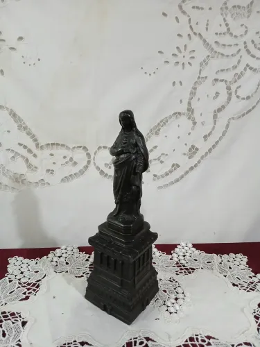 Antiga Estatueta de Sagrado Coração de Maria de estanho