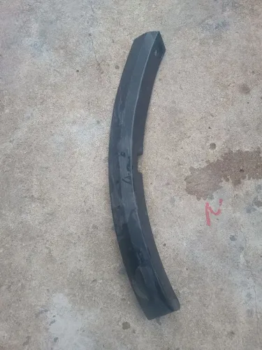 Moldura parachoque Hilux dianteira esquerda