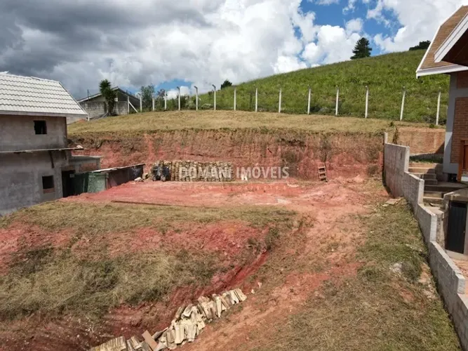 Belo Lote de Terreno em Condomínio na Região do Vale Encantado - Campos do Jordão/SP