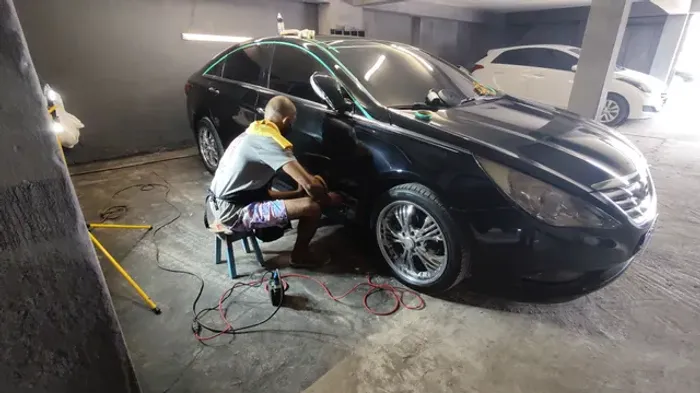 Serviços de funilaria e pintura.