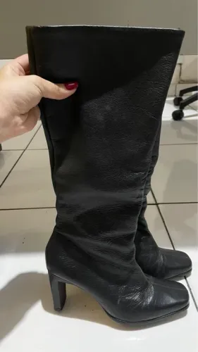 Bota preta de cano longo tamanho 35