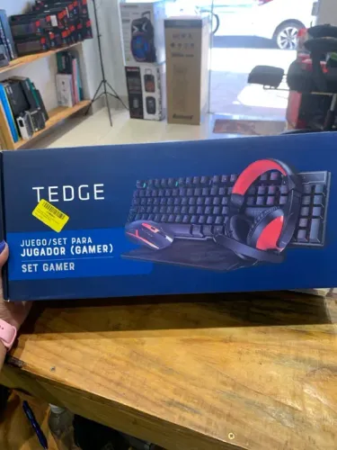 Kit Gamer 4 em 1 Tedge Mouse, teclado, headset e mousepad  