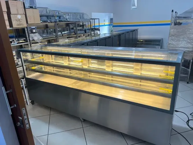 Vitrine expositora refrigerada, aquecida ou neutra em aço inox sob medida 