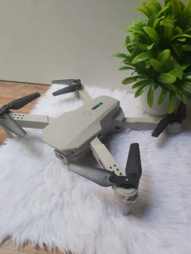 Drone Branco de Controle Remoto Novo