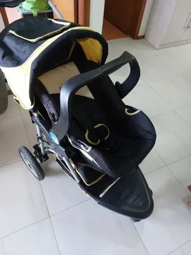 Carrinho de bebê + bebê conforto marca Infanti
