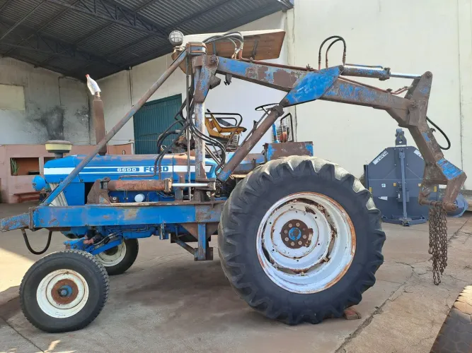 Carregadeira Ford 6600 4x2 Santal 