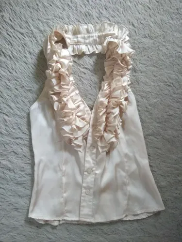 Lote de roupas femininas.