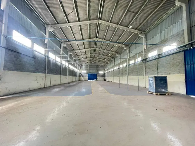 Galpão para LOCAÇÃO localizado às margens da RODOVIA MÁXIMO ZAMBOTO, em FRANCO DA ROCHA/SP