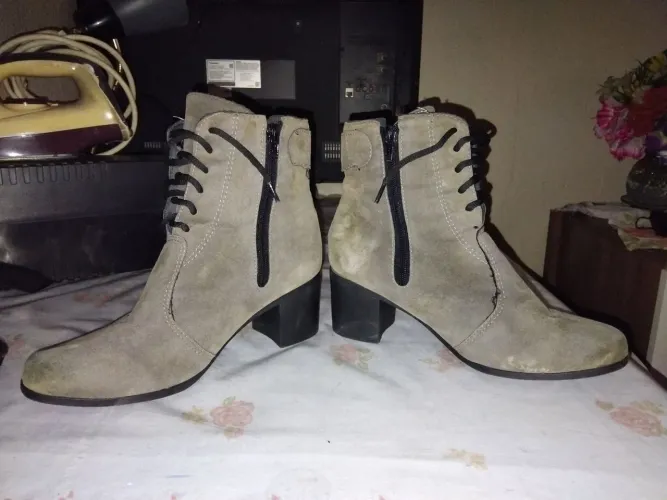BOTA FEMININA PADRÃO DE QUALIDADE N°37
