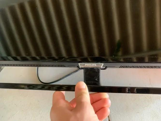 TV LED 40? 4K (led quebrado) 