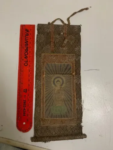 papiro muito antigo de um altar budista de reza