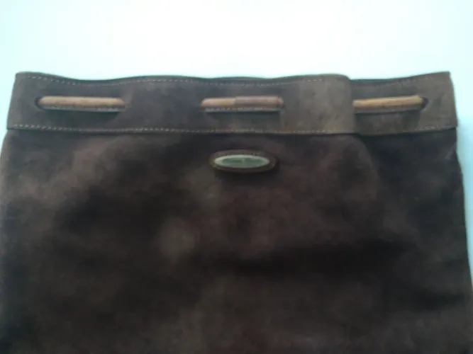 Bolsa de couro usada com franjas da marca Philippe Martin. Bem conservada!