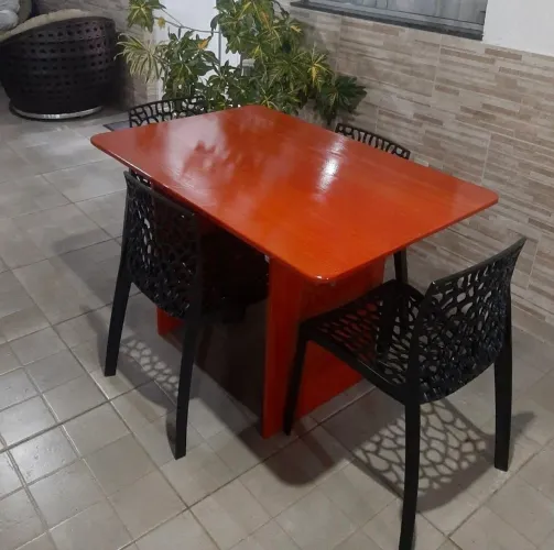 Mesa pedra de ardósia pintada e envernizada