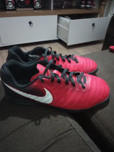 Chuteira Nike Tiempo- Número 36