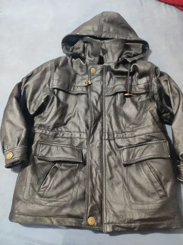 Casaco de Couro Infantil com Capuz