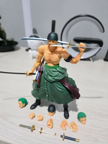 Kit Figuras de Ação Zoro, Luffy, Venon, Mario e Bowser Kart