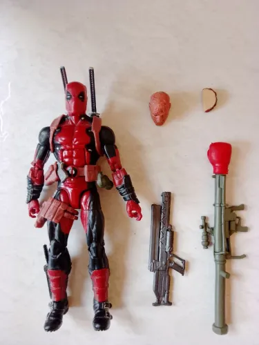 Action Figure Deadpool com Acessórios