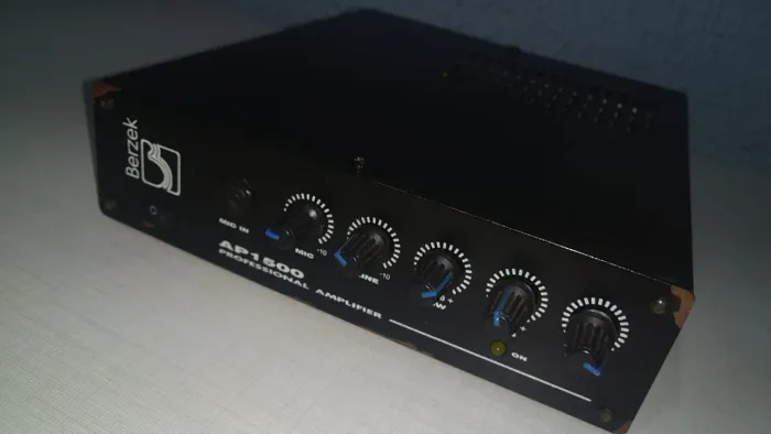 Amplificador berzek videoke  Mixer 