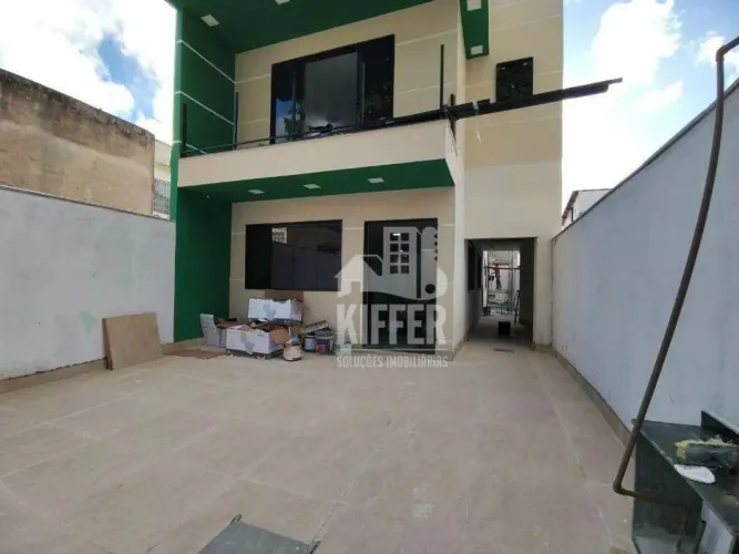 Casa à Venda em São Francisco, Niterói | 3 Quartos | Piscina e Área Gourmet