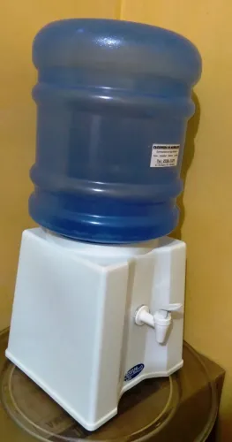 Bebedouro Acqua Fresh simples c/ galão 10 litros
