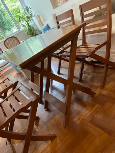 2 mesas e 4 cadeiras Design de Arquiteto