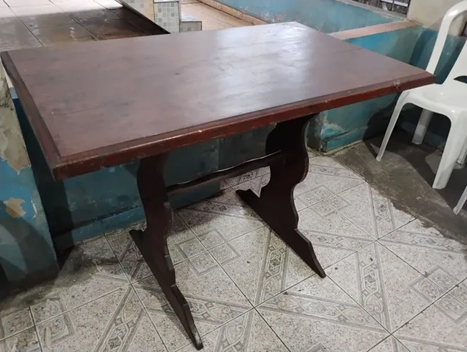 Mesa de Angelim com 4 cadeiras