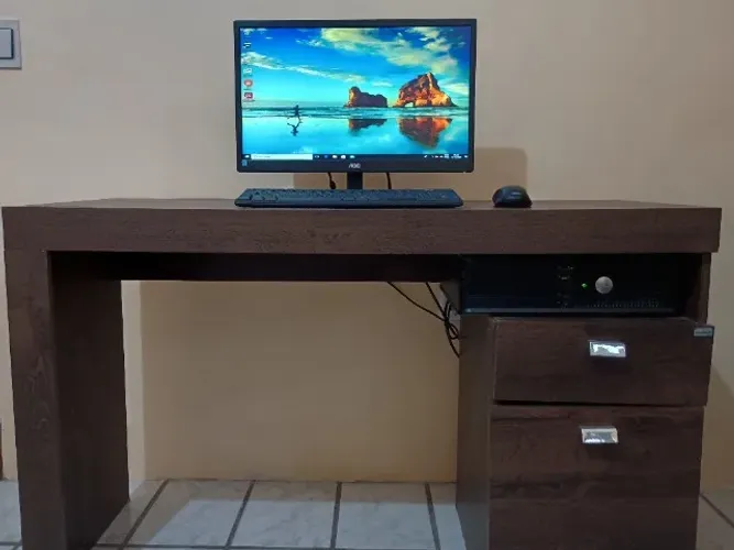 Computador completo com móvel