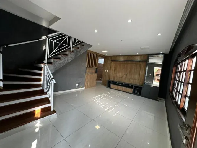 Sobrado com 4 dormitórios à venda, 240 m² por R$ 910.000,00 - Pestana - Osasco/SP