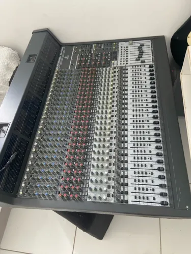 Mesa de som Behringer Eurodesk SX 4882
