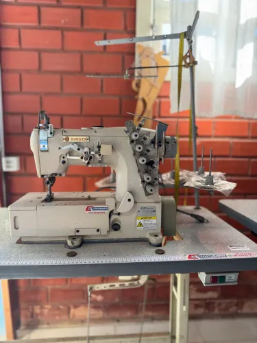 Máquina galoneira singer industrial 