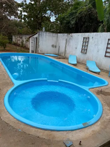 Piscina de fibra instalada Zeus