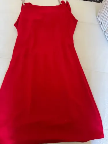 Vestido com alça de brilho 