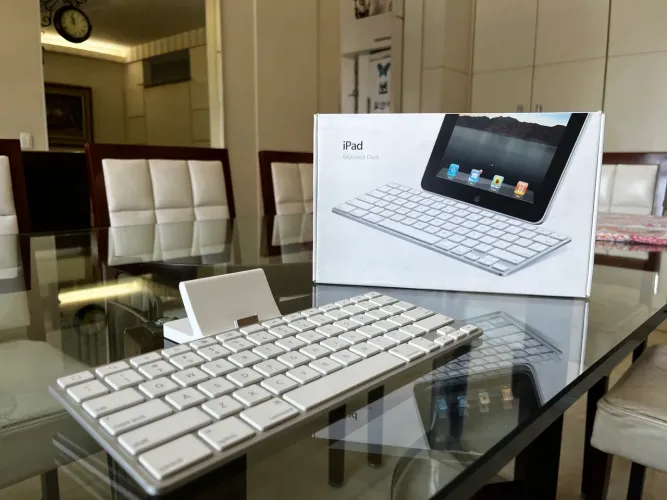 Apple iPad Keyboard Dock