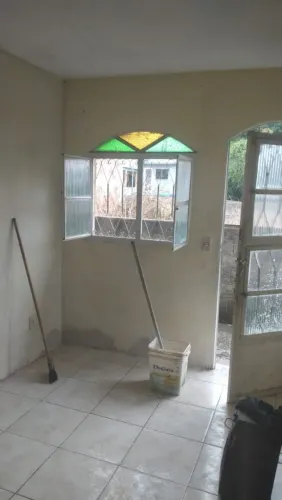 Alugo casa sala quarto cozinha e banheiro (casa de vila Manilha)