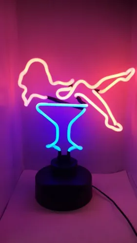 luminaria de neon martini girl garota 007 james bond 