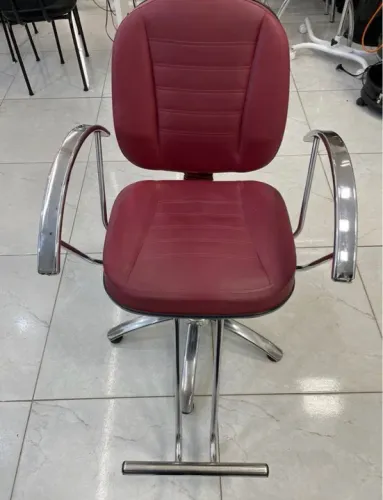 Cadeira de cabeleireiro estofada - Vermelha