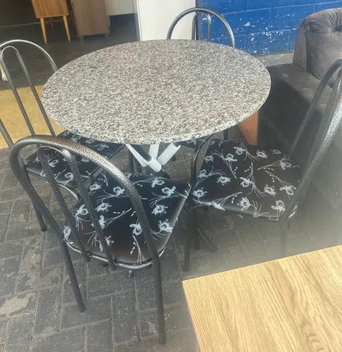 Mesa de granito redonda - NOVO - ENTREGAMOS