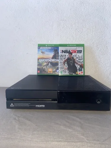 XBOX ONE COM DOIS CONTROLES