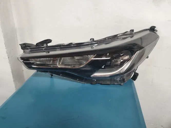 FAROL Corolla Cross 2025 novo original modelo S/LED 