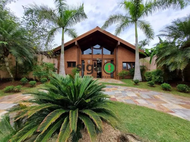 Casa a Venda em Condomínio Jardim Acapulco 5 quartos