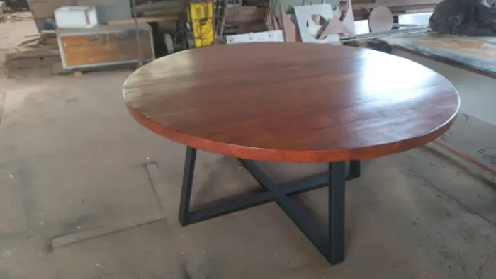 Mesa em angelim pedra 160 x 80 ....nova ...com estrutura em metalon <br>160