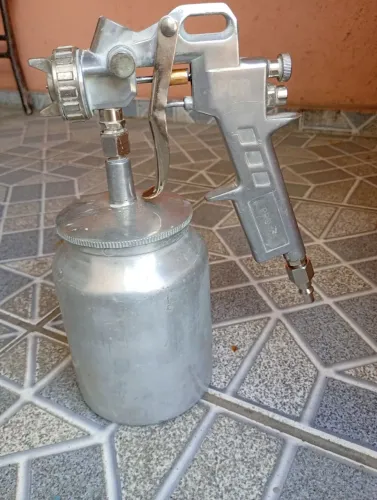 Pistola de pintura com cilindro 