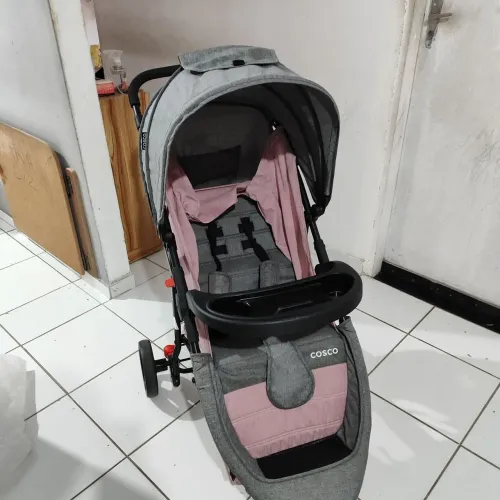 Carrinho de bebê Cosco