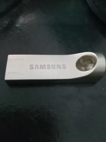 Pen Drive Samsung com Mega show de despedida do Black Sabbath 