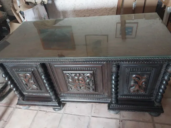 Mesa de centro de madeira maciça com cadeira detalhes entalhados