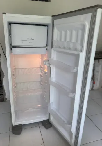 Geladeira Esmaltec 