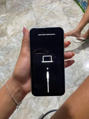 IPHONE XR 128 GB | BATERIA 95% | MENSAGEM NA TELA APÓS UMA QUEDA.