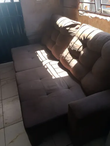sofá top três lugares muito espaço pouco tempo de uso. *33